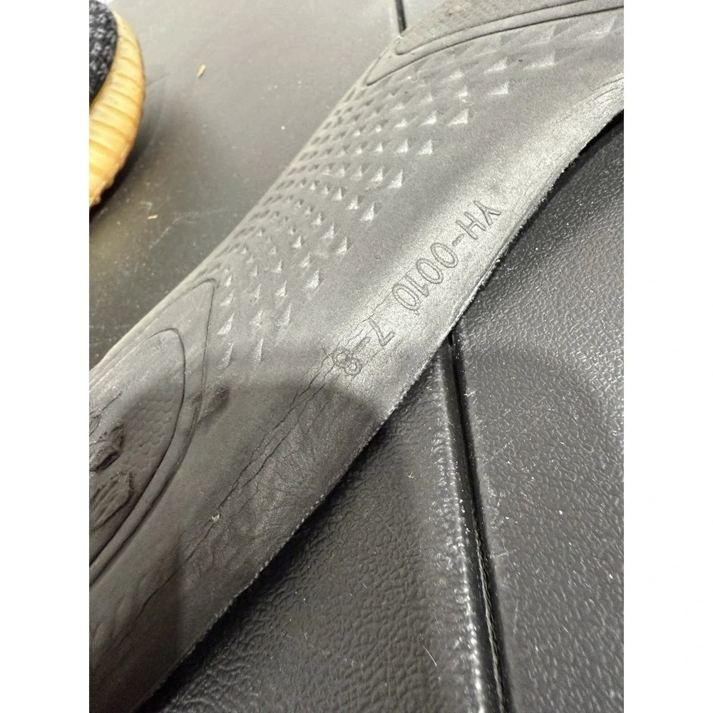 Adidas Yeezy Boost 350 V2 Low Carbon‎ Size 8.5 FZ5000 Black Grey Kanye West Men